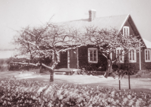 Vinterbild av huset vid Smiss 523.